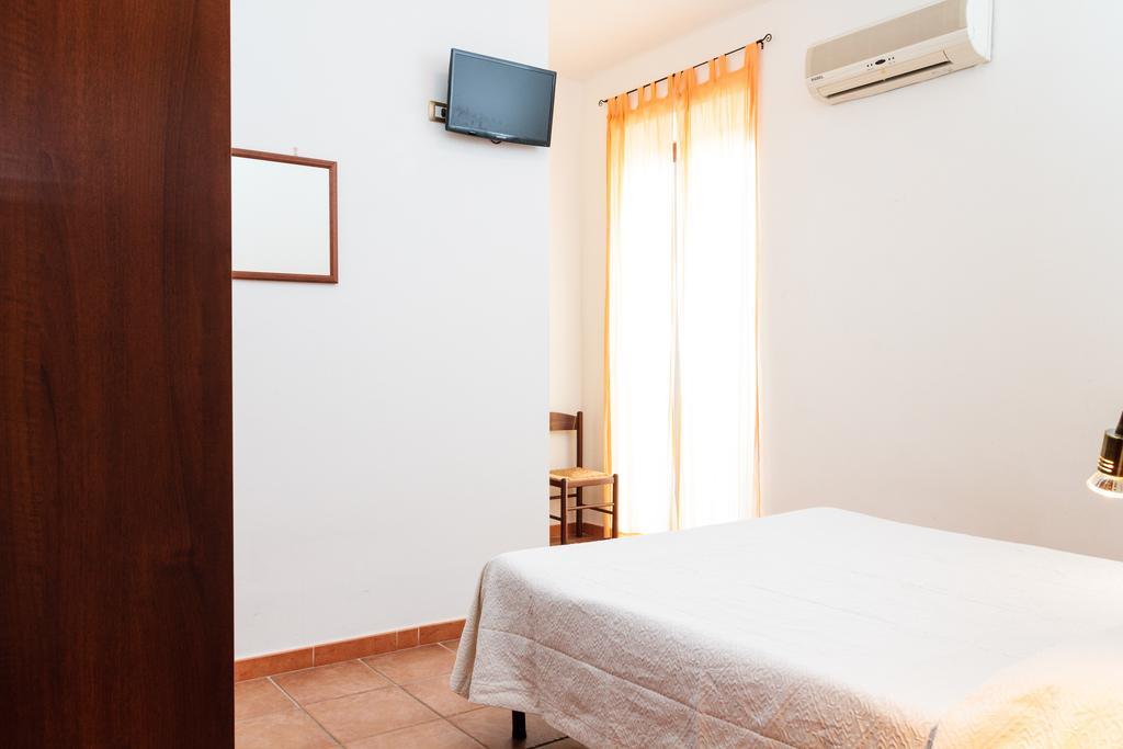 La Mezzanella Guesthouse Porto Torres Δωμάτιο φωτογραφία