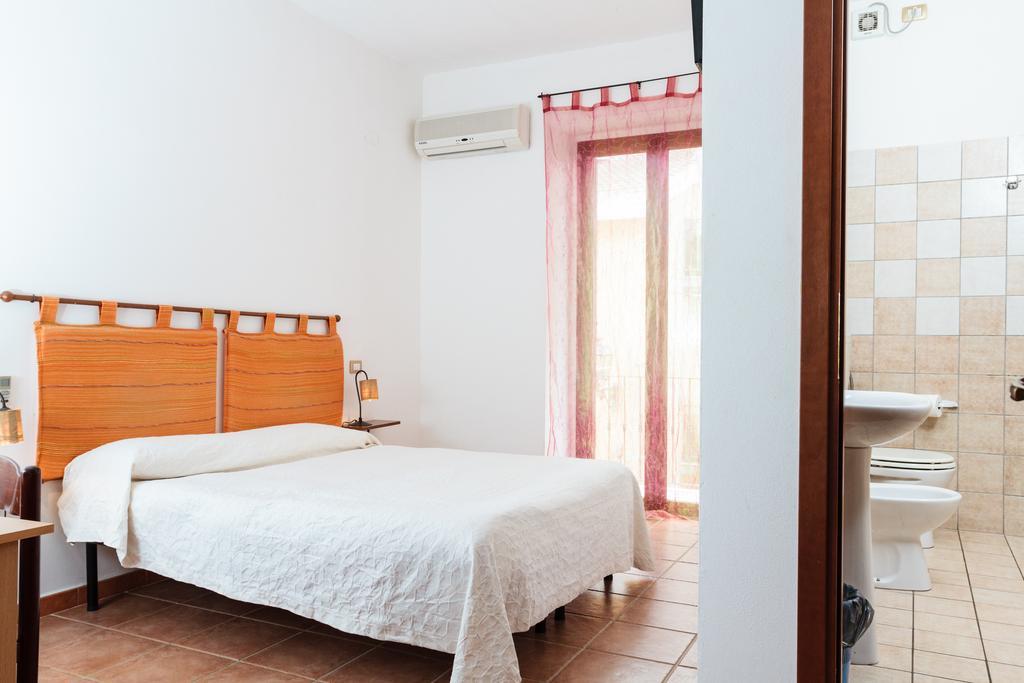 La Mezzanella Guesthouse Porto Torres Δωμάτιο φωτογραφία
